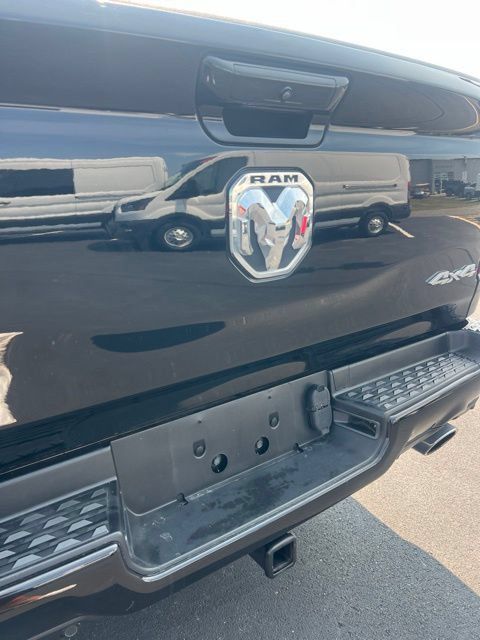 Used 2022 RAM 1500 4x4 Crew Cab image 12