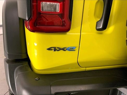 Used 2022 Jeep Wrangler Unlimited Rubicon 4xe w/ Cold Weather Group AWD/4WD image 28