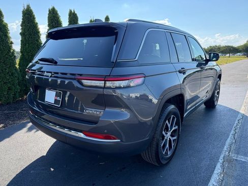 Used 2025 Jeep Grand Cherokee Limited RWD image 2