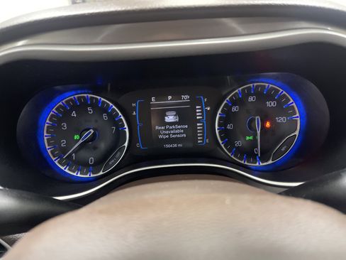 Used 2017 Chrysler Pacifica Touring-L image 30