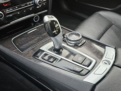 Used 2014 BMW 740i image 23