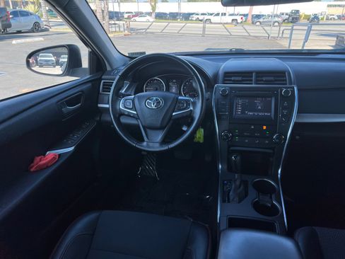 Used 2016 Toyota Camry SE FWD image 21