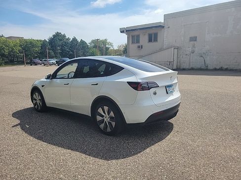 Used 2022 Tesla Model Y Long Range AWD/4WD image 18