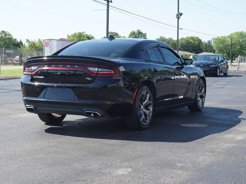 Used 2016 Dodge Charger R/T w/ Plus Group RWD image 5