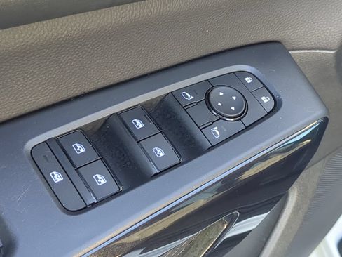 Used 2025 Nissan Pathfinder SV FWD image 15