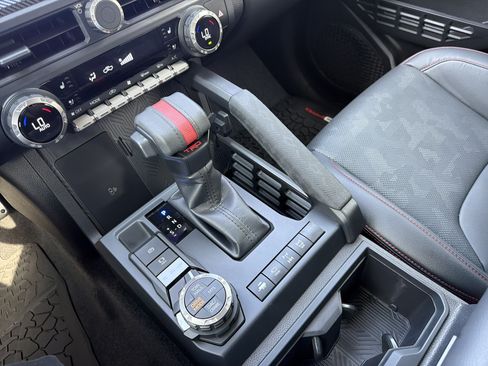 Used 2025 Toyota Tacoma TRD Pro AWD/4WD image 31