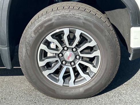 Used 2023 GMC Sierra 1500 AT4 w/ AT4 Premium Package AWD/4WD image 10