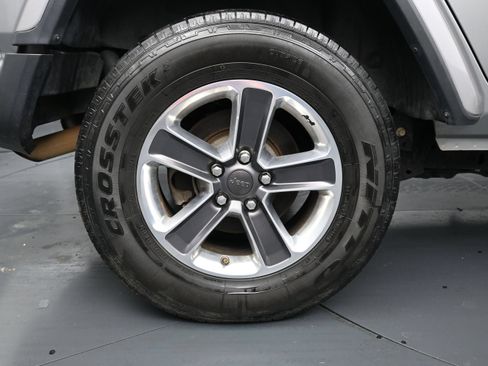 Used 2021 Jeep Wrangler Unlimited Sahara AWD/4WD image 9