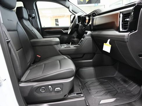 New 2026 GMC Sierra 3500 Denali w/ Denali Reserve Package image 14