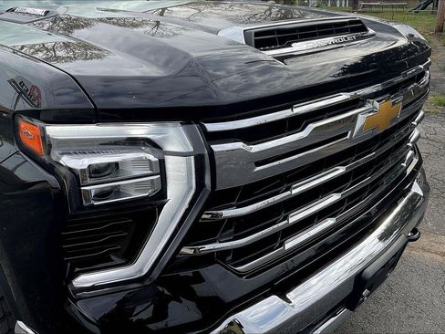 Used 2024 Chevrolet Silverado 2500 LTZ AWD/4WD image 30