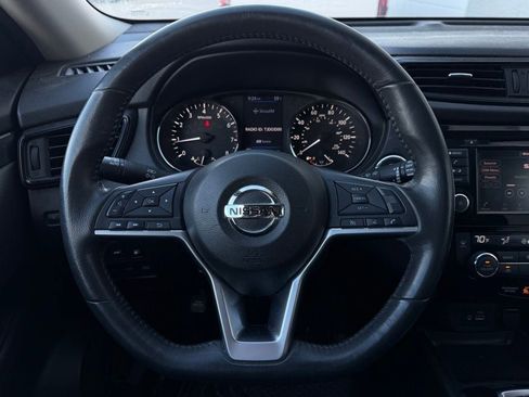 Used 2018 Nissan Rogue SV image 11