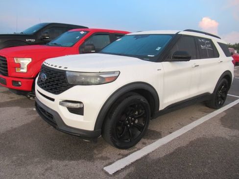 Certified 2022 Ford Explorer ST-Line w/ Class IV Trailer Tow Package RWD image 3