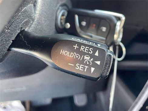 Used 2018 Toyota C-HR XLE image 22