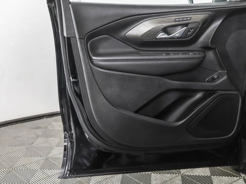 Used 2023 GMC Terrain SLT image 33