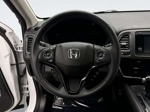Used 2019 Honda HR-V Touring image 12