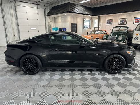 Used 2017 Ford Mustang GT w/ GT Performance Package image 7
