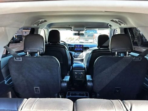 Used 2020 Ford Explorer XLT image 18