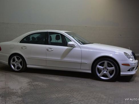 Used 2009 Mercedes-Benz E 550 Sedan image 28