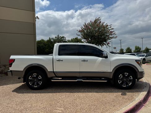 Used 2024 Nissan Titan Platinum Reserve w/ Moonroof Package AWD/4WD image 10