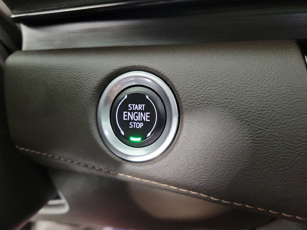 Used 2022 Cadillac Escalade Premium Luxury AWD/4WD image 33
