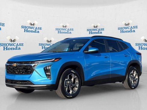 Used 2025 Chevrolet Trax LT w/ Driver Confidence Package FWD image 2
