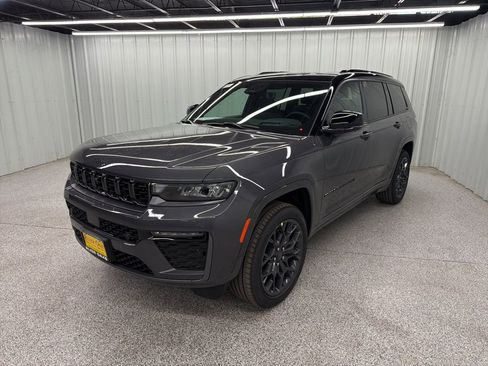 New 2026 Jeep Grand Cherokee L Summit AWD/4WD image 3