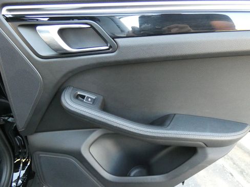 Used 2018 Porsche Macan Sport Edition image 44