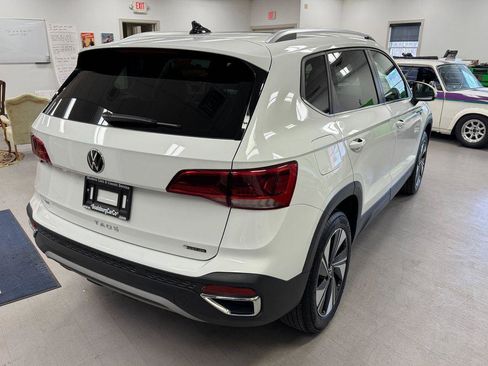 Used 2024 Volkswagen Taos SE image 28