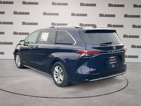 Used 2021 Toyota Sienna Limited w/ Protection Package (TMS) image 3