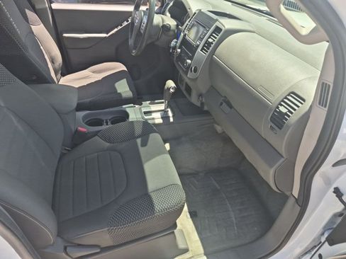 Used 2015 Nissan Frontier Desert Runner RWD image 18