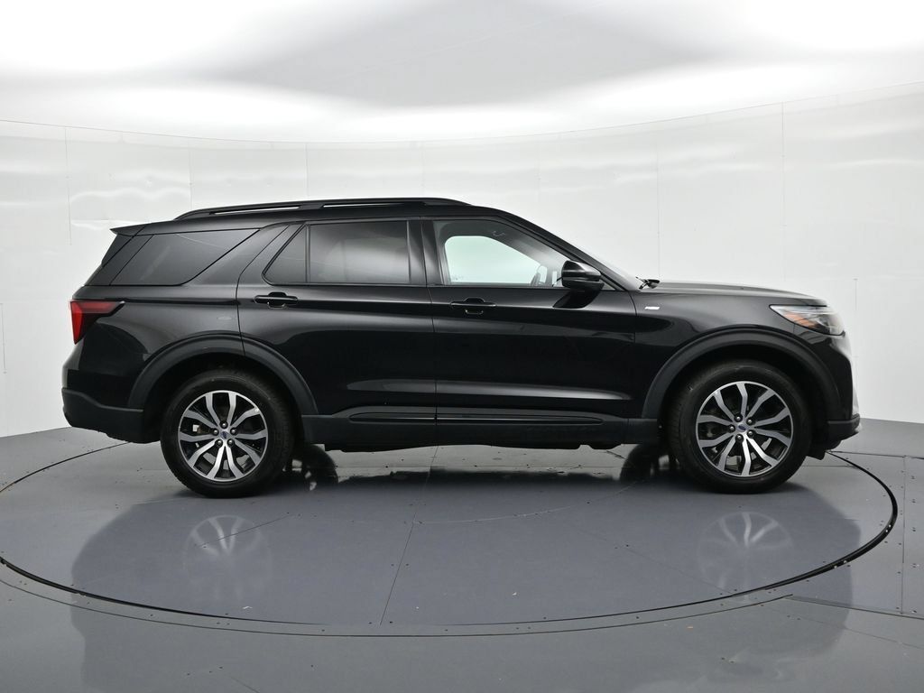 Certified 2025 Ford Explorer ST-Line AWD/4WD image 5