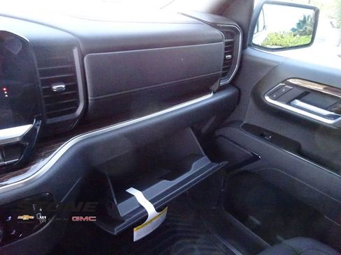 New 2026 GMC Sierra 1500 SLE image 28