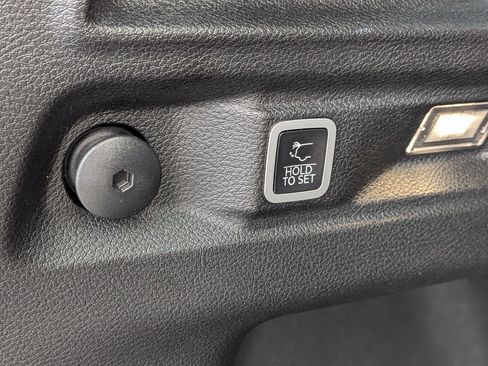 Used 2023 Jeep Grand Cherokee L Laredo image 31