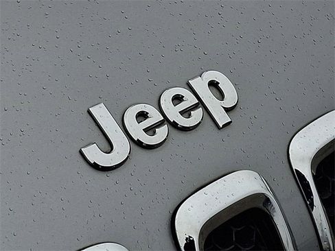 Used 2016 Jeep Cherokee Sport image 27