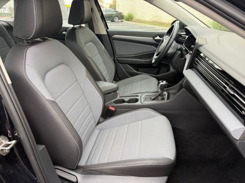 Used 2025 Volkswagen Jetta SE image 35
