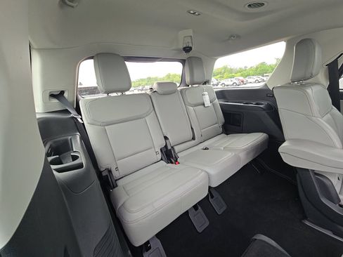 Used 2025 Ford Expedition Active AWD/4WD image 9