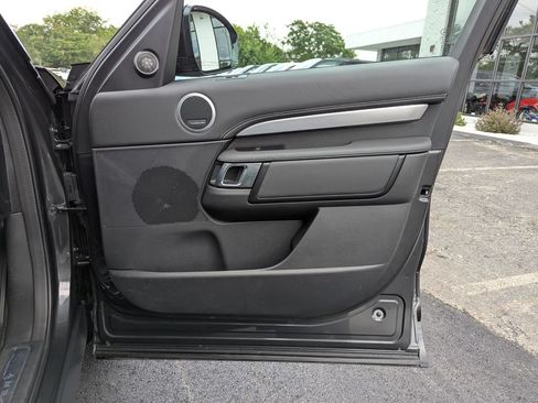 Used 2025 Land Rover Discovery Dynamic SE AWD/4WD image 29