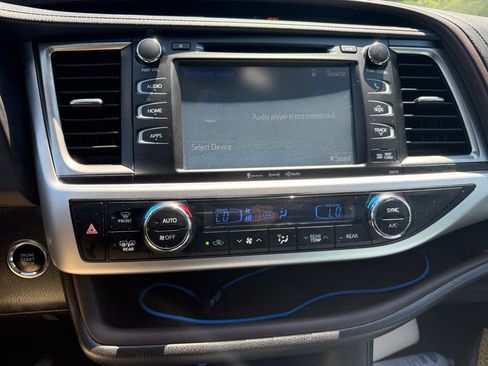 Used 2018 Toyota Highlander XLE w/ Protection Package #3 AWD/4WD image 10