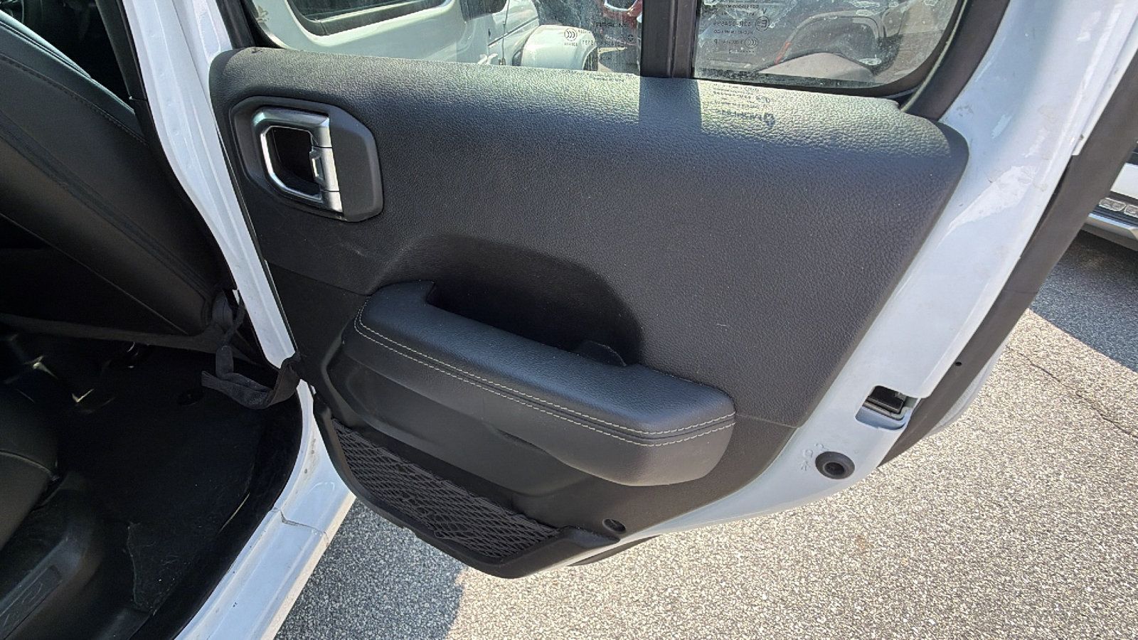 Used 2023 Jeep Wrangler Unlimited Sahara AWD/4WD image 19