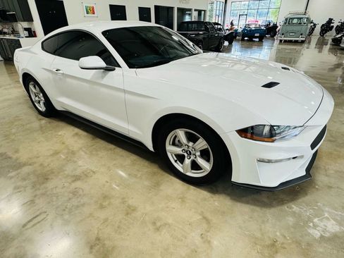 Used 2018 Ford Mustang Coupe image 5