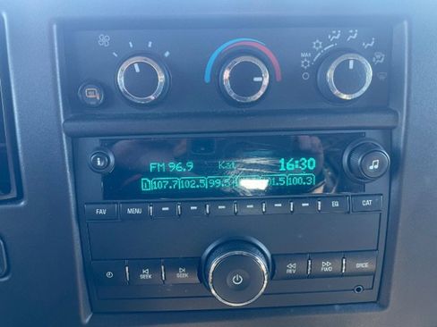 Used 2021 Chevrolet Express 2500 w/ Driver Convenience Package image 10