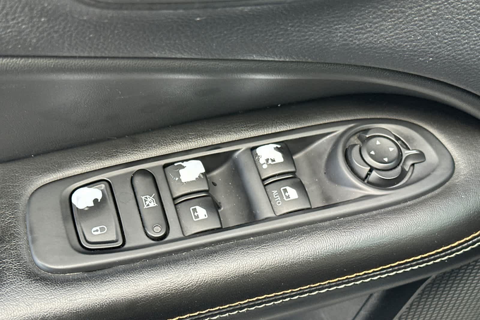 Used 2018 Jeep Compass Latitude FWD image 13