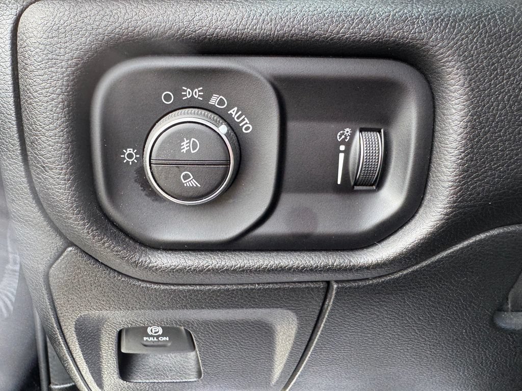 Used 2023 RAM 1500 Big Horn AWD/4WD image 25