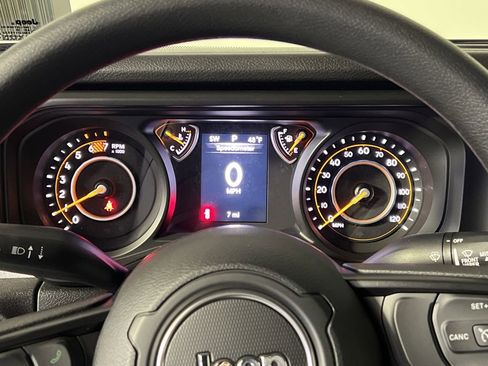 Used 2026 Jeep Wrangler Sport AWD/4WD image 15