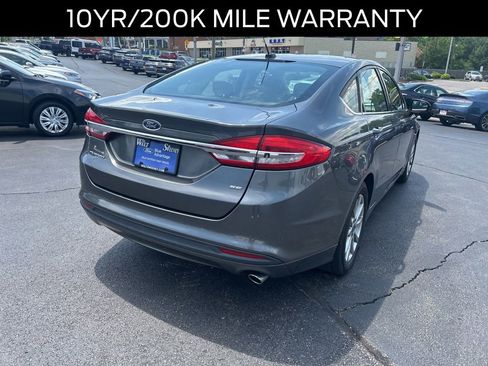 Used 2017 Ford Fusion SE w/ Fusion SE Technology Package FWD image 4