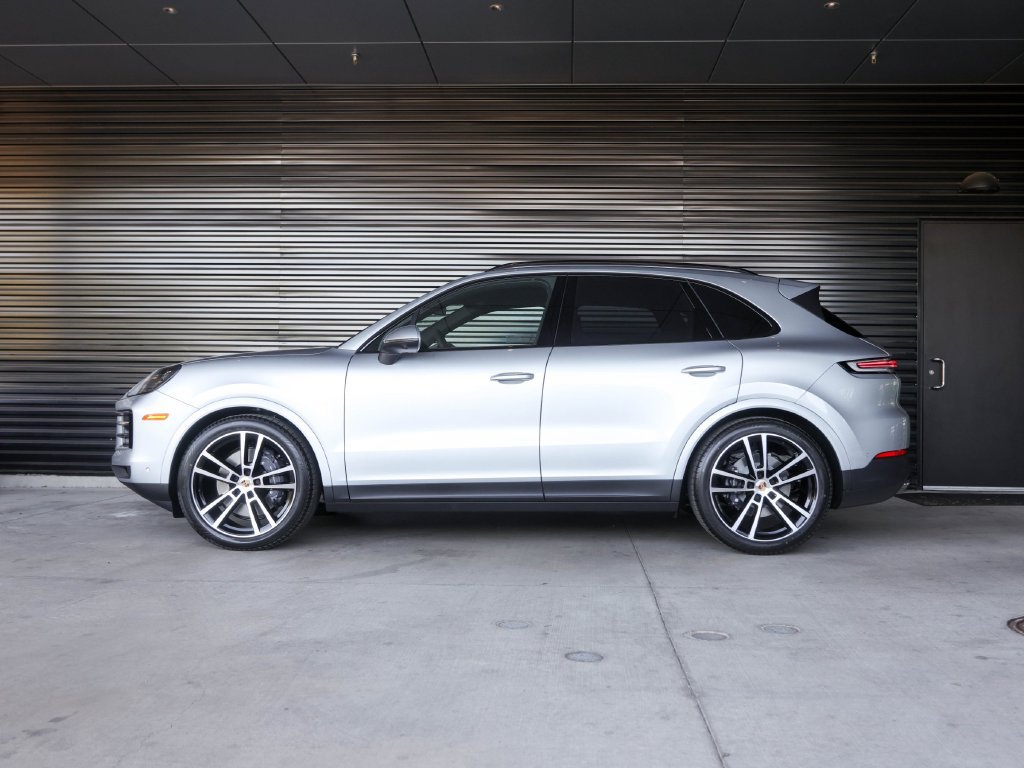 Certified 2026 Porsche Cayenne AWD/4WD image 2