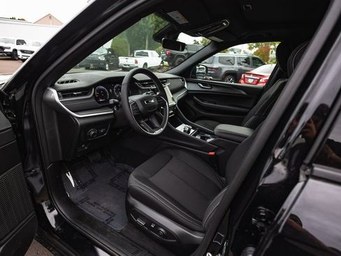 New 2025 Jeep Grand Cherokee Laredo X w/ Luxury Tech Group I AWD/4WD image 19