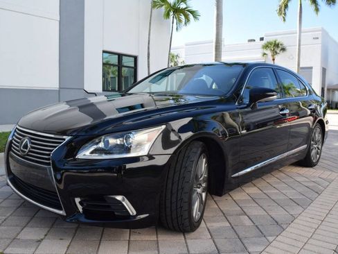Used 2013 Lexus LS 460 AWD w/ Comfort Pkg image 2