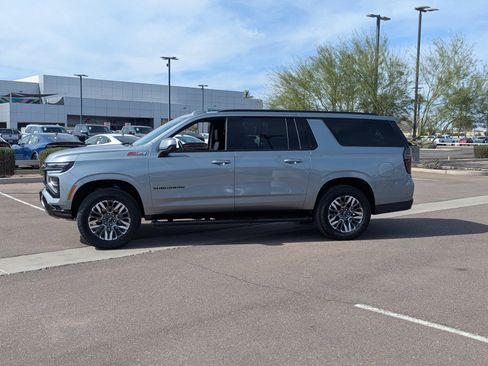 Certified 2025 Chevrolet Suburban Z71 image 2