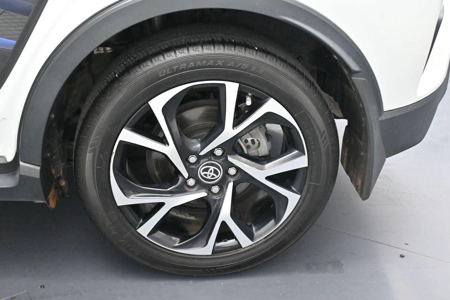 Used 2022 Toyota C-HR XLE FWD image 30